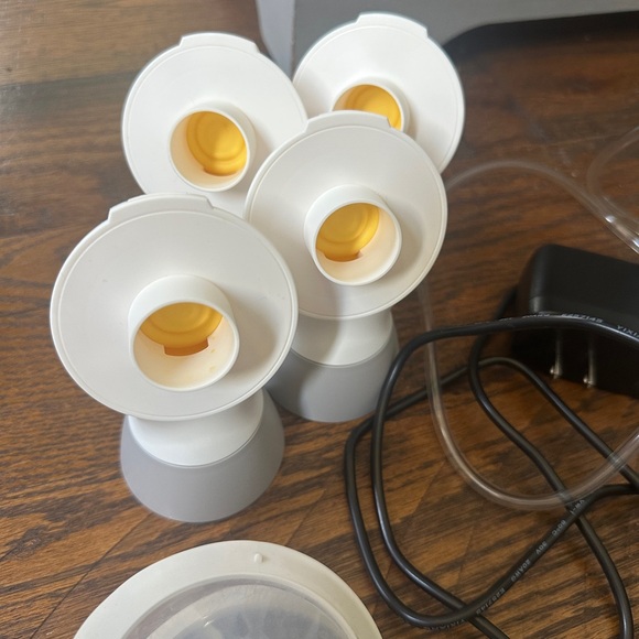 Medela Breast Pump Set - Picture 4 of 5